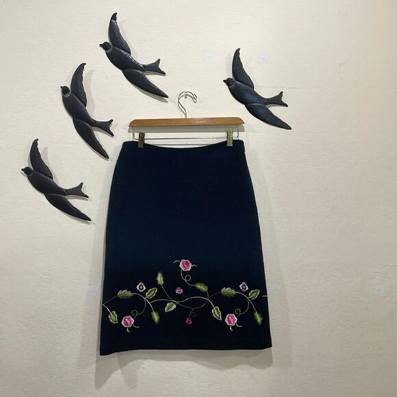Tocca Black A-line Boucle Wool Blend Floral Embroidered Knee Length Skirt - 6 - Picture 6 of 12